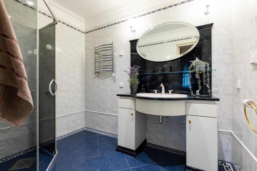 Dictumfactum Luxury Apartment