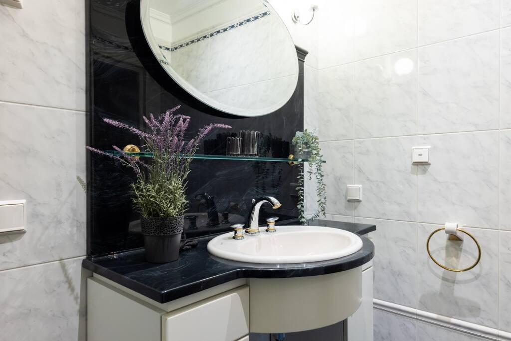 Dictumfactum Luxury *