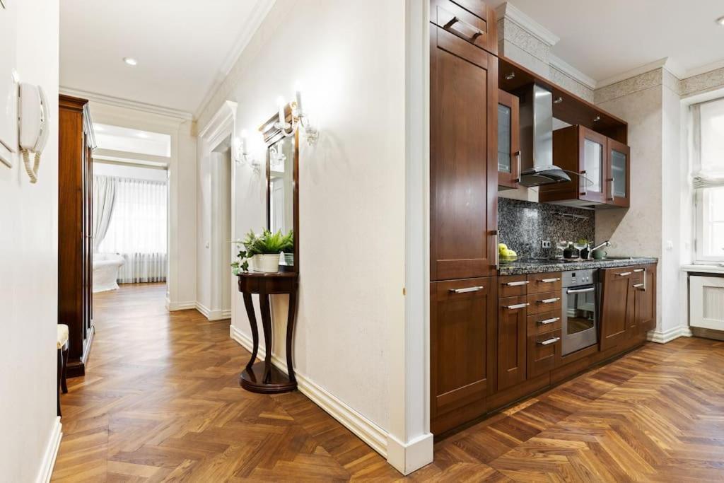 Dictumfactum Luxury Apartment