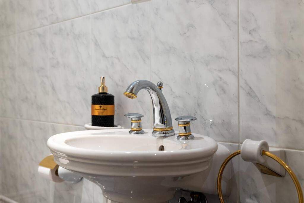 Dictumfactum Luxury Apartment